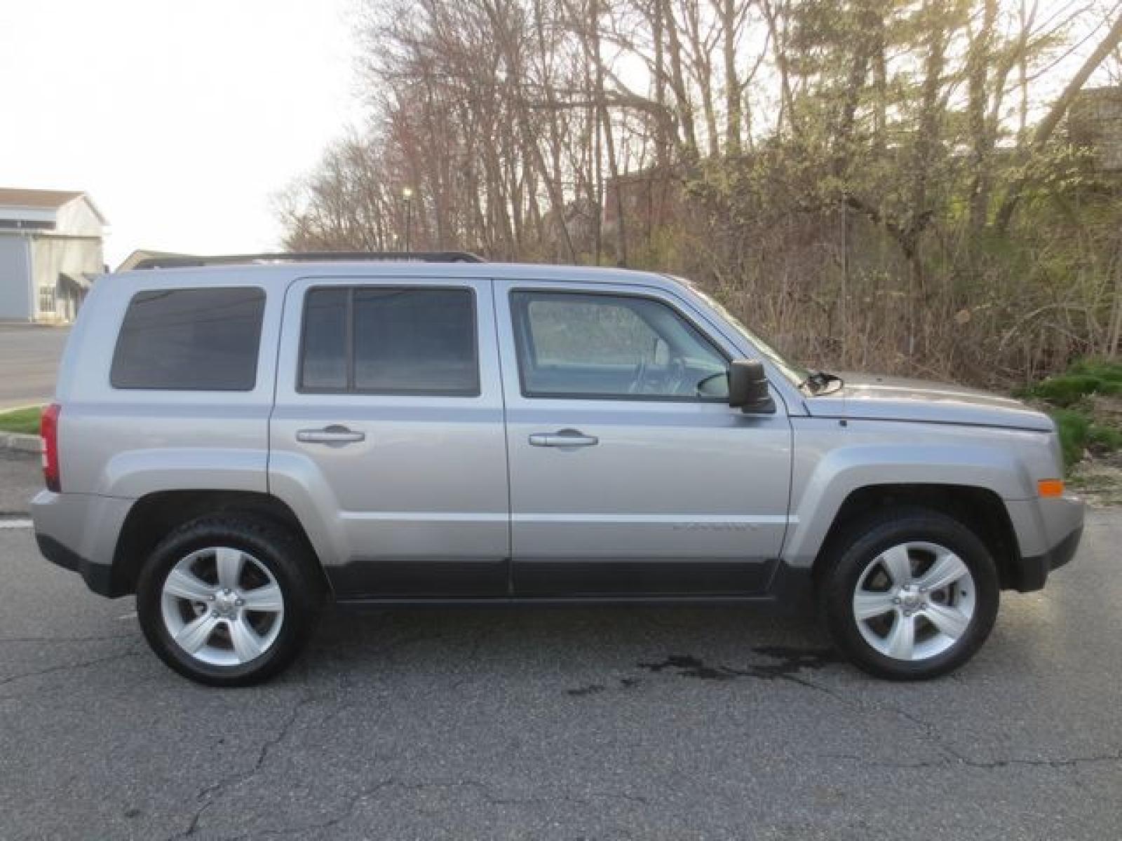 2014 Gray /Black Jeep Patriot Latitude 4WD (1C4NJRFB9ED) with an 2.4L 4cyl engine, Automatic transmission, located at 270 US Route 6, Mahopac, NY, 10541, (845) 621-0895, 41.349022, -73.755280 - Photo #9